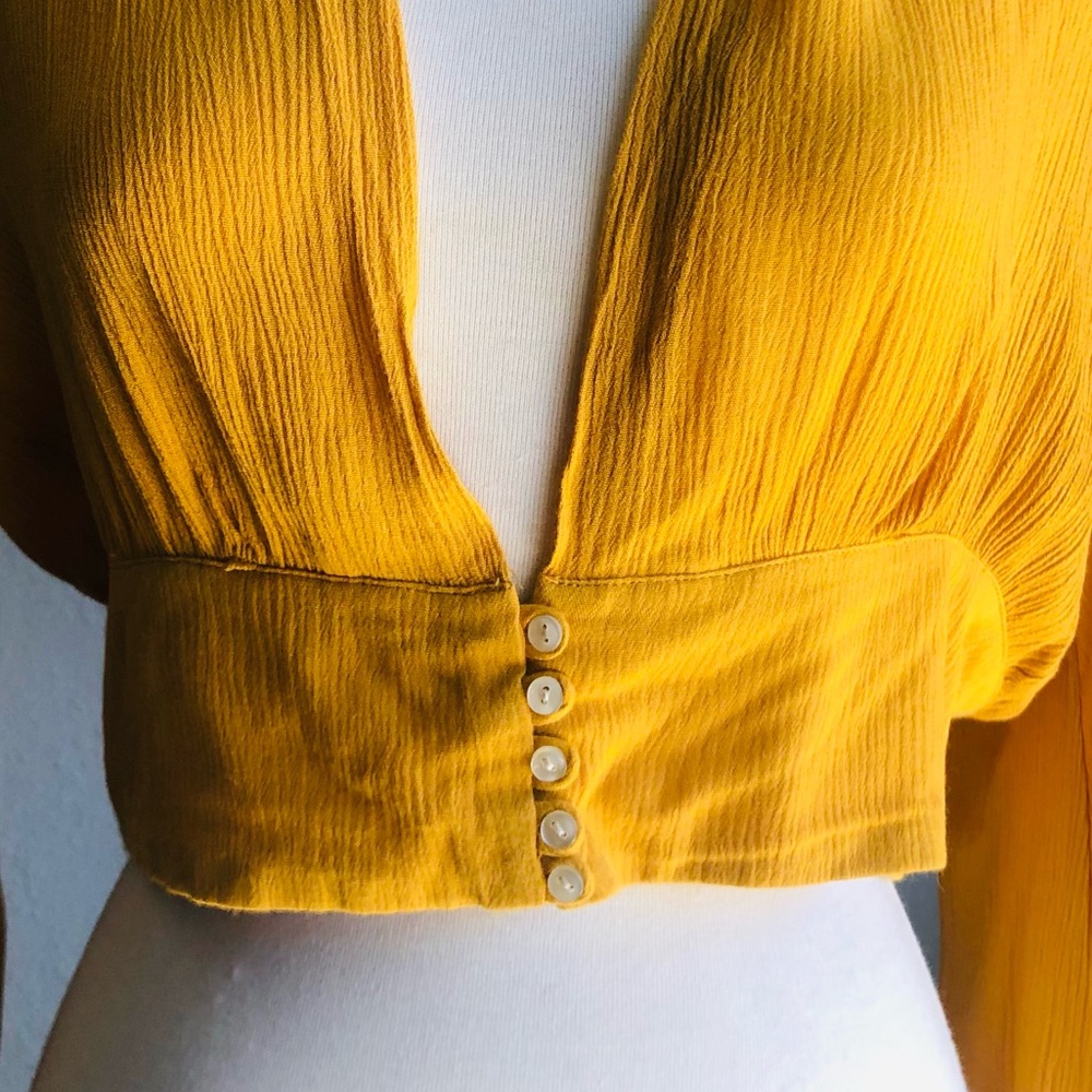 💞GIVING AWAY -Fashion Nova buttoned Crop Top with Bell Sleeves - Picture 3 of 6